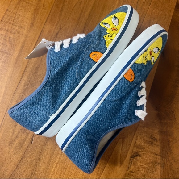 Vintage Womens Looney Tunes Tweety Canvas Tennis Shoes Sneakers Size 3 “READ - Picture 3 of 10
